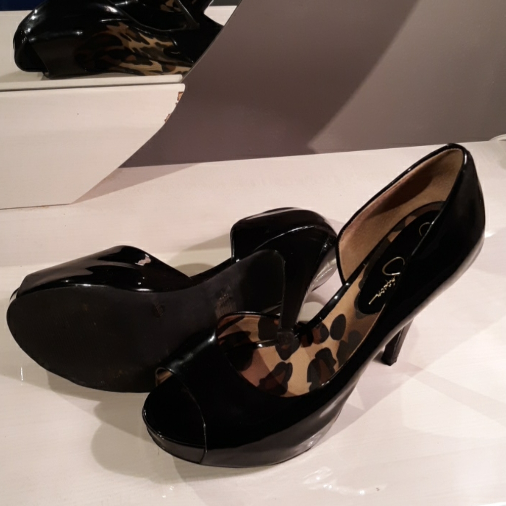 Shoes - Picture 2 of 4